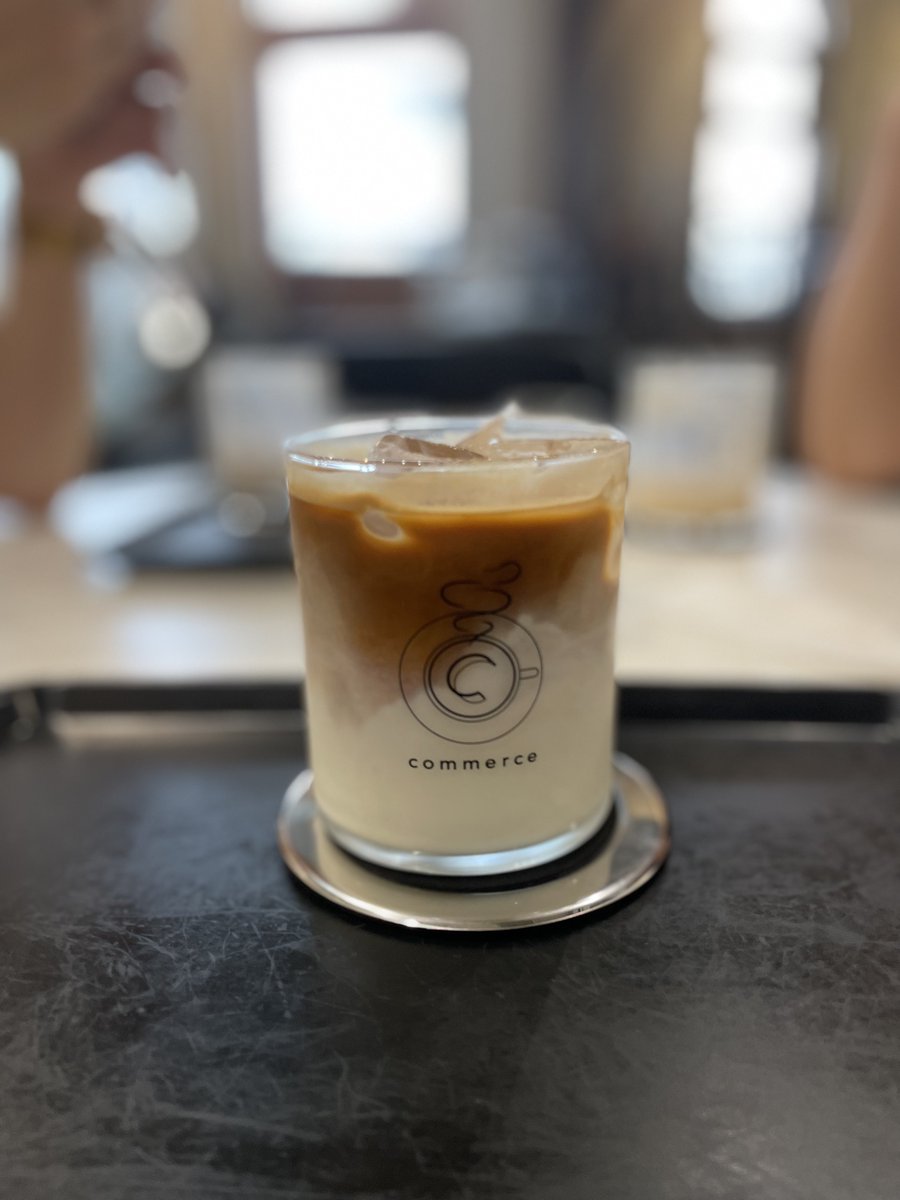 koki_gourmet's tweet photo. 【commerce】📍難波

店内に螺旋階段もある美術館みたいなカフェ。
ビルの3階と4階に席があるけど、4階の螺旋階段の裏の壁には「アテナイの学堂」の壁画が。
カフェラテも美味しいカフェでした☕︎
次はケーキも食べてみたい。

#難波グルメ
#グルメ
#カフェ https://t.co/EMA6afBiov