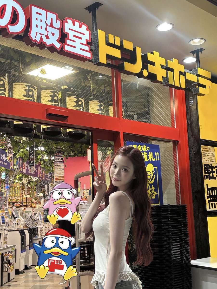 Nahrrn's tweet photo. Do you want to play with me? 🎮🎧 https://t.co/aIwjmj4yaJ