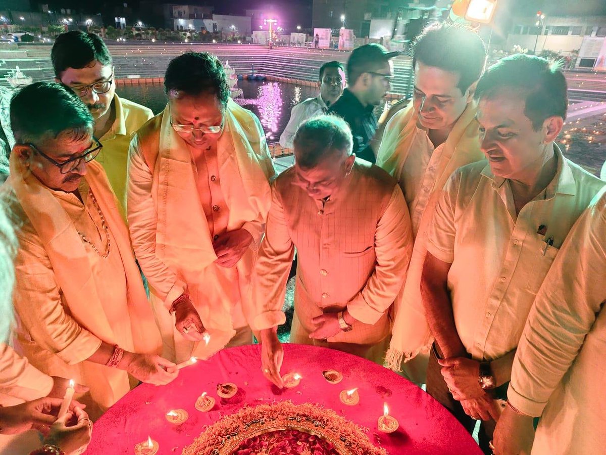 R_Lakhanpal's tweet photo. कल रात्रि गोगा म्हाड़ी सरोवर स्थल पर आयोजित ‘आशीर्वाद का दीया’ कार्यक्रम में सम्मिलित होने का सौभाग्य प्राप्त हुआ। यशस्वी प्रधानमंत्री श्री @narendramodi जी के जन्मदिवस के अवसर पर दीप प्रज्ज्वलित कर उनके उत्तम स्वास्थ्य, दीर्घायु एवं निरंतर राष्ट्रसेवा की कामना की। https://t.co/Loc2gQtSLC