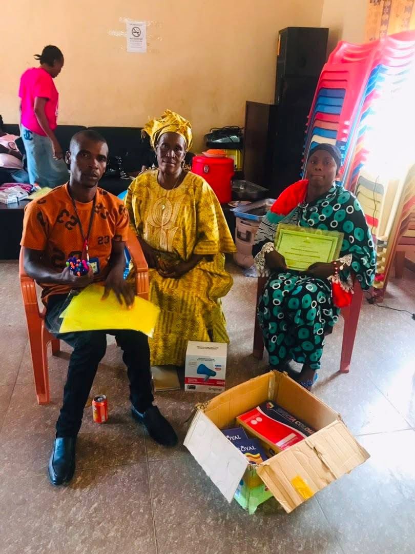 womensforumsle's tweet photo. With support from #UNWOMEN_SL under the #SpotlightInitiative, WFSL and partners are strengthening grassroots women's groups in Kailahun, Falaba, and Moyamba.
In #Falaba, Falaba District Women's Network (FDWN) trained women's groups from Mongo, Neya, and Sulima on leadership, advocacy, and organizational capacity. FDWN also supports three grassroots organizations: Afamato Women's Cooperative, Young Women in Governance Network, and Woman Go B4 with training, registration support, bank accounts, office materials, and small grants for community advocacy. In #Moyamba, Community Action to Restore Lives (CARL) supported two groups from Ribbi Chiefdom complete their legal registration as CBOs. The Women's Community Solidarity Group in Kori Chiefdom opened a bank account with Kori Community Bank after struggling for years. In #Kailahun, Development initiative Program (DIP-SL) provided technical and logistics support to nine grassroots women's groups across Luawa, Malema, and Yawei Chiefdoms.
Together we are building a stronger movement to end violence against women and girls in Sierra Leone.