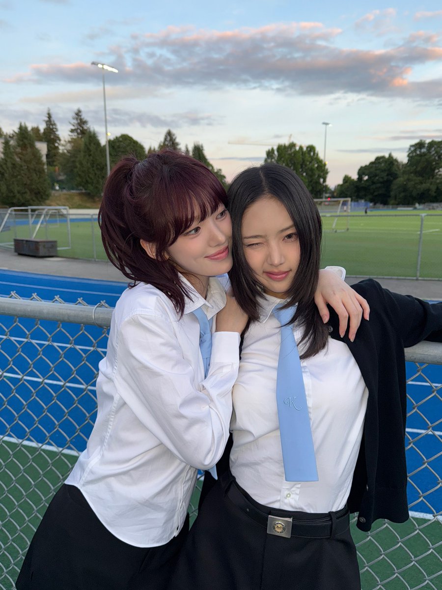 yi5gmn's tweet photo. イソルちゃん誕生日おめでとう🎂
KiiiKiiiの長女としてメンバーをいつも優しく見守り、心の支えになっている姿を見るたび、メンバー4人にちゃんとあたたかい世界が存在するんだなと思い、嬉しくなります☺️空気感・温度感がメンバーと良く合うあなたがグループの長女で本当に良かったです、大好き🫶🏻 https://t.co/7UxMEJWVPG
