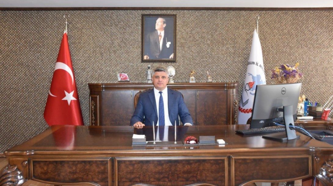 samsunmem's tweet photo. İL MİLLİ EĞİTİM MÜDÜRÜMÜZ DR. MURAT AĞAR'IN 19 EYLÜL GAZİLER GÜNÜ MESAJI

Cumhuriyetimizin kurucusu Gazi Mustafa Kemal Atatürk’e “Müşir ve Gazi” Ünvanı Verilişinin Yıl Dönümü ve Gaziler Günü’nü en içten dileklerimle tebrik ediyorum. Şehitlik ve gazilik, vatanın payidar olması için gösterilen feragâtin en yüce mertebesidir. Bu büyük şerefe nail olan kahraman gazilerimiz, her zaman minnetle şerefle hatırlanacaktır.Bugün içerisinde huzur ve güven içinde yaşadığımız mukaddes vatan toprağı; şehitlerimizin, gazilerimizin bizlere emaneti olarak görülmelidir. Şanlı bayrağımızın üzerine gölge düşmesin, vatan semalarında yankılanan ezan sesleri dinmesin diye vazifeye atılan gazilerimiz, milletimizin gönül hanesinde daima müstesna bir kıymete sahip olacaktır.

Bu duygu ve düşüncelerle, başta Gazi Mustafa Kemal Atatürk ve silah arkadaşları olmak üzere, ebediyete irtihal eden aziz şehitlerimizi rahmet ve minnetle yâd ediyor, kahraman gazilerimizin ve yakınlarının Gaziler Günü’nü tebrik ediyorum.

@muratagar60