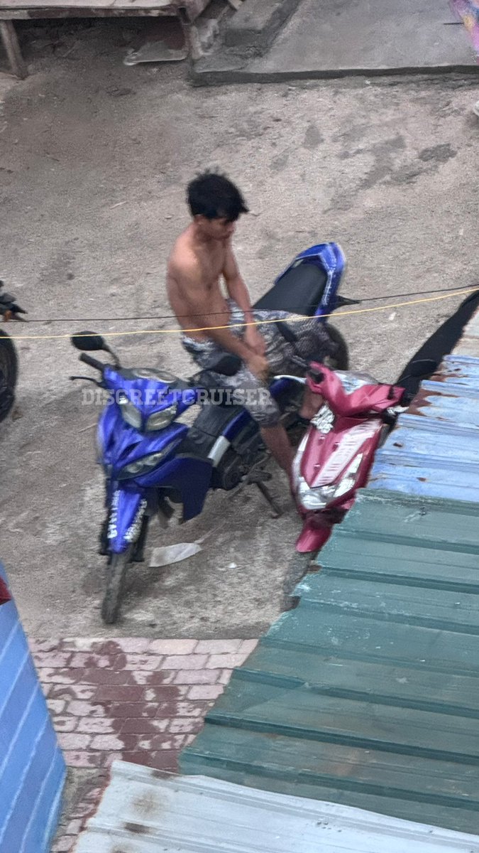 DiscreetCruiser's tweet photo. Usha sambil pilih. Lepah ni puaskan depa. Yg clean &amp; slim fit je https://t.co/N7WIc2nQtD