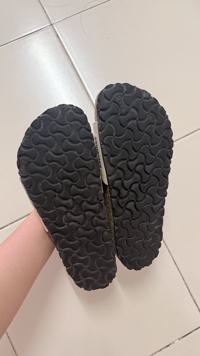_ffeeeeee's tweet photo. ส่งต่อ Birkenstock Mardrid สี Pearl white
size : 35 (22.5 cm) 
ปล่อย 2,290.- (พร้อมโอนลดได้นิดหน่อย) free shipping/นัดรับเชียงใหม่
สภาพใหม่มากก 
ไม่มีอุปกรณ์
ดูเพิ่มเติม dm

#birken #birkenstock #ส่งต่อbirkenstock #รองเท่ามือสองสภาพดี #birkenstockthailand https://t.co/6NRbyjcuAC