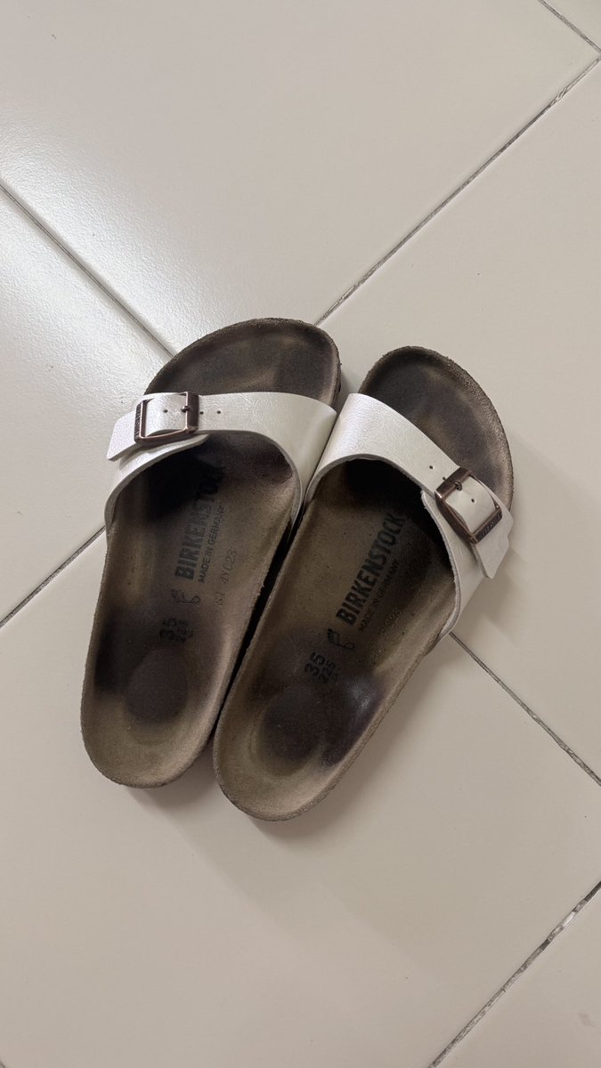 _ffeeeeee's tweet photo. ส่งต่อ Birkenstock Mardrid สี Pearl white
size : 35 (22.5 cm) 
ปล่อย 2,290.- (พร้อมโอนลดได้นิดหน่อย) free shipping/นัดรับเชียงใหม่
สภาพใหม่มากก 
ไม่มีอุปกรณ์
ดูเพิ่มเติม dm

#birken #birkenstock #ส่งต่อbirkenstock #รองเท่ามือสองสภาพดี #birkenstockthailand https://t.co/6NRbyjcuAC