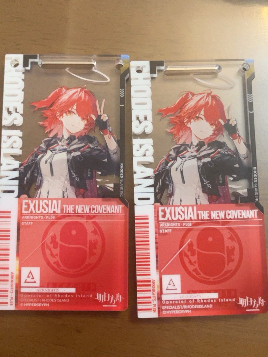 X2Agito's tweet photo. 次からはタオパオは個人店は使わないようにしよう･･･
折角なのでコピー品の参考にして下さい(；；)
左がアニメイト品で右がコピー品です。
表面は特殊マークが薄い
裏面は色が濃い、RHODESのロゴが反転してます。
 #通行認証 https://t.co/quZSgqSBhb