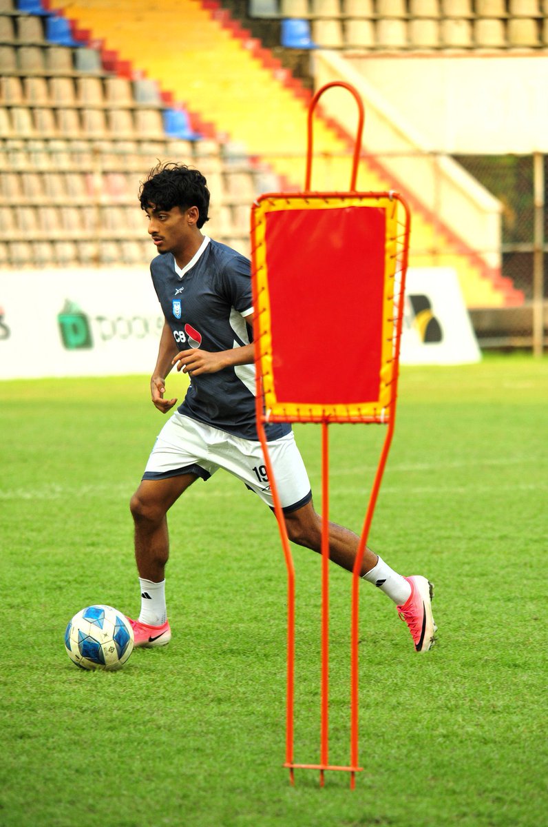 BangladeshFooty's tweet photo. Bangladesh’s squad will feature 9 origin players, the highest number ever

Jamal Bhuyan 🇩🇰 
Tariq Kazi 🇫🇮 
Hamza Choudhury 🏴󠁧󠁢󠁥󠁮󠁧󠁿 
Fahamedul Islam 🇮🇹 
Shamit Shome 🇨🇦 
Zayyan Ahmed 🇺🇸 
Zidane Yousuf 🏴󠁧󠁢󠁥󠁮󠁧󠁿 
Farhaan Ali Wahid 🏴󠁧󠁢󠁥󠁮󠁧󠁿 
Shuki Itofusa 🇯🇵 

And more to come 🔜 https://t.co/P9uRxtLsiO
