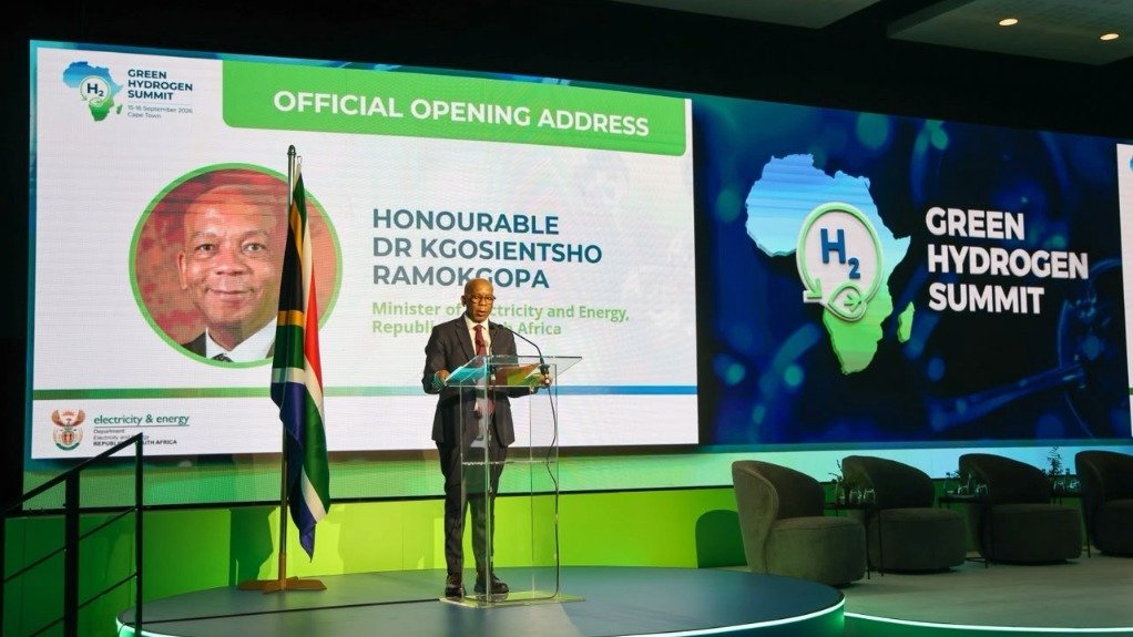 EngNewsZA's tweet photo. [𝗜𝗖𝗬𝗠𝗜]
𝐓𝐨𝐩 𝐒𝐭𝐨𝐫𝐲 𝟏

Ramokgopa unveils first six projects to emerge from national green hydrogen programme

https://t.co/SPsWk0zra0 

#GreenHydrogen #DEE #KgosientshoRamokgopa #Energy #2026AfricanGreenHydrogenSummit https://t.co/MDh8zTIUrw