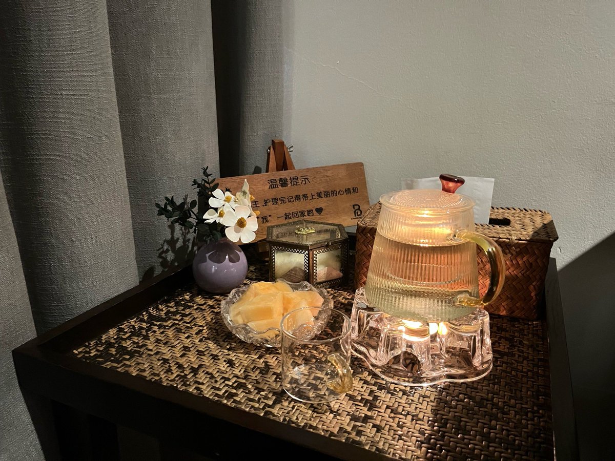 FeliciaPerfi's tweet photo. Acabo de terminar de doblar la ropa, y hay una vela encendida que huele a vainilla en el salón: un momento pequeo pero cálido que hace el día mejor. https://t.co/KDB1CobW8c