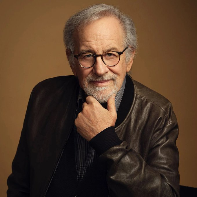dailypop__'s tweet photo. Le réalisateur Antonin Baudry a révélé avoir été contacté par Steven Spielberg cet été !

Spielberg a demandé à voir les deux films ‘LA BATAILLE DE GAULLE’.

(via https://t.co/Xe3Ufbfd0k) https://t.co/8RTOLm5q63