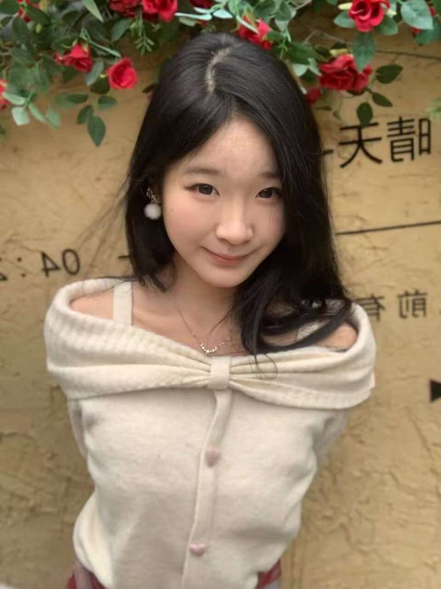 iSupPortSite's tweet photo. 还在找去衣ai的小伙伴，看看这个，手机电脑通用，图视频都可以，软件一键脱衣？传图或视频就行！衣服秒消失，真实度爆表！还能自己写提示词，动作、表情、背景、增加人物等79个项目，想怎么玩就怎么玩！视频换脸换头、动作迁移，内容超级多，效果真实自然，细节拉满！赶紧冲鸭！点赞评论抽取送 https://t.co/jibgSnhJ3k