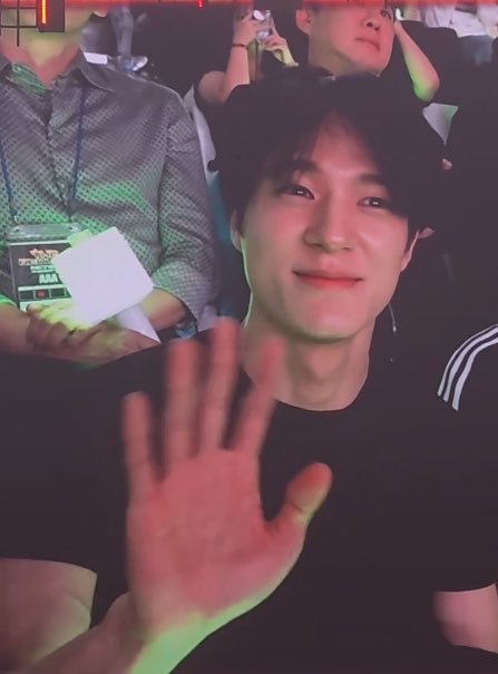 kyoongjn's tweet photo. JENO GANTENG BANGET DEMI ALLAH https://t.co/MXMNROFdXA