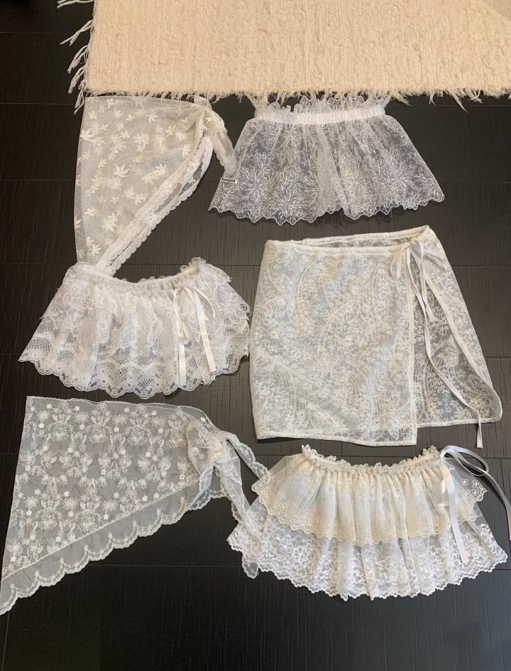 squieshye's tweet photo. GUYS lace layering tuh ternyata SE-CUTE INI 😭 tinggal tambahin cardigan + rok/celana basic and suddenly the whole outfit eats??? https://t.co/jENWV723Fq
