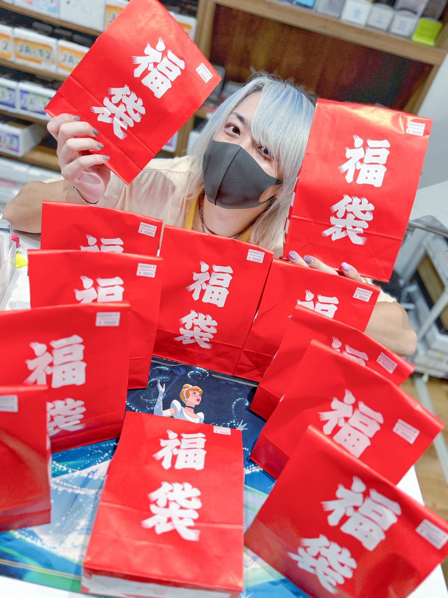 lorhappy_tcg's tweet photo. 【🍁店頭限定福袋爆誕✨】

シルバーウィークが来るので店頭限定でご購入いただける福袋を明日から販売開始です😍⛩️

必ず「ヴァインズ・アタック！」が入っておりかなーりお得な内容になているとかなんとか…🔥

写真はロルハッピーが誇る福男(?)を添えて📸🐮 https://t.co/xkFlswCtgi