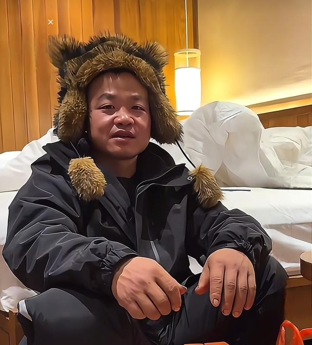LadyWendlaw8's tweet photo. Just finished binge-watching the new variety show "Fun on the Go"! The behind-the-scenes laughter and candid interactions have my stomach hurting from laughing too hard—total must-watch for weekend vibes ， https://t.co/r1XVSNIIpW