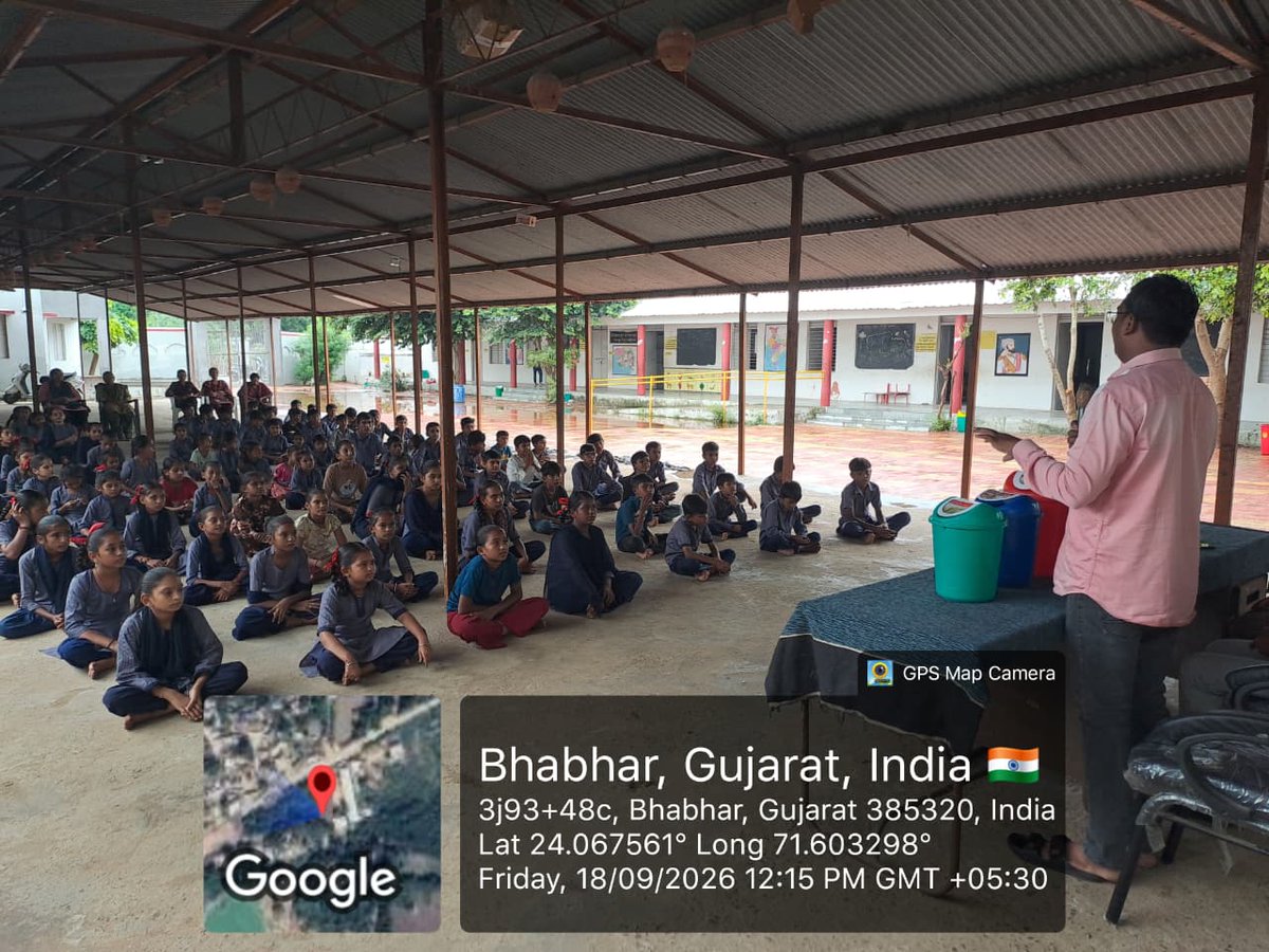 BhabharNP's tweet photo. આજરોજ ભાભર નગરપાલિકા દ્વારા ભાભર જુના પે સેન્ટર શાળામાં સ્વચ્છતા તથા 4 રીતે કચરાના વર્ગીકરણ વિષે માહિતગાર કરવામાં આવ્યા.
@sbmugujarat @rcmgandhinagar @CollectorVT https://t.co/HIE9VygScH