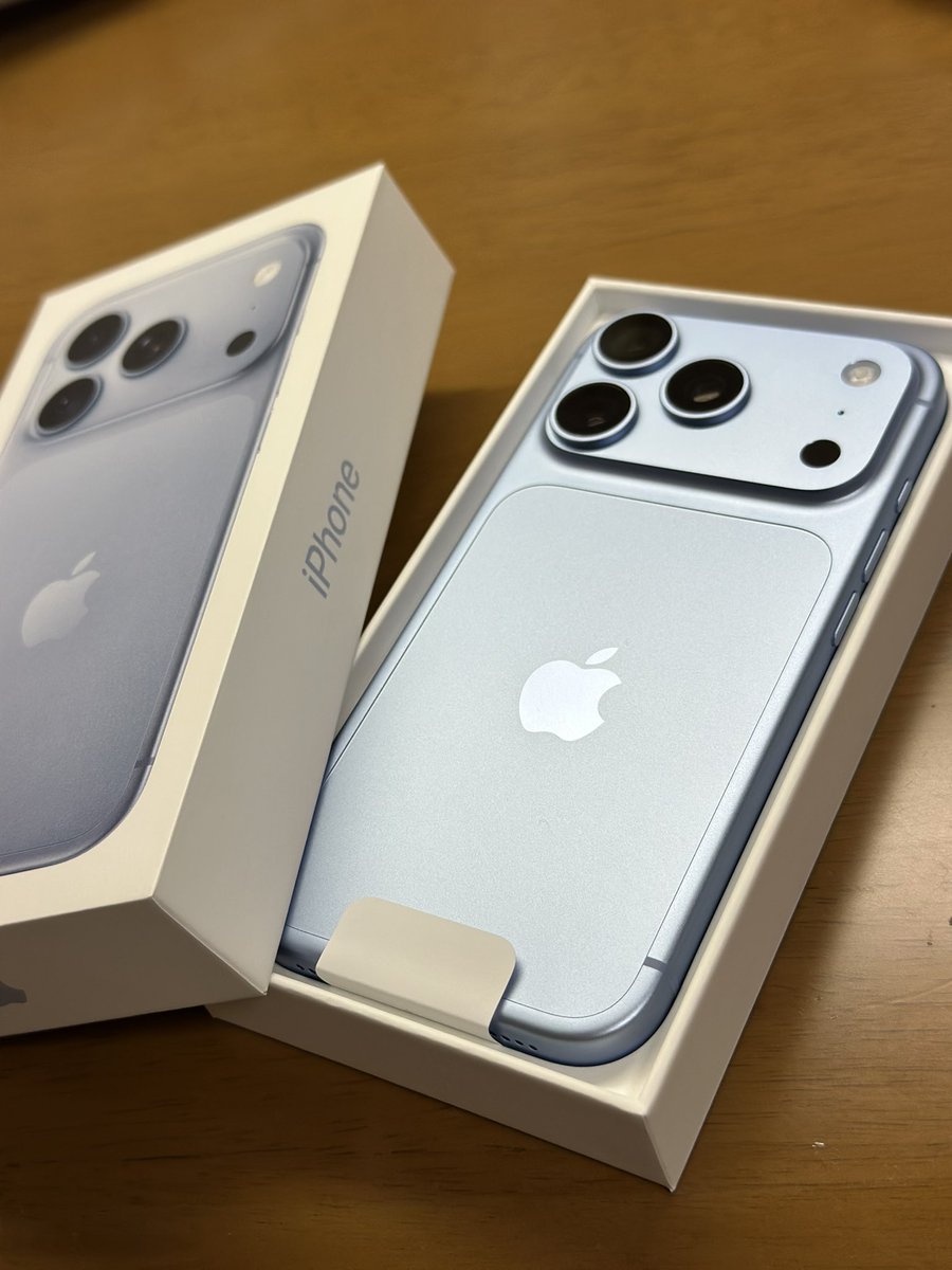 riiippsiro's tweet photo. 何はともあれ発売日にiPhone18proゲットしたっぴ(´>؂∂｀)☆
カラーどストライク🩵🩵 https://t.co/kTeMxgJI3G