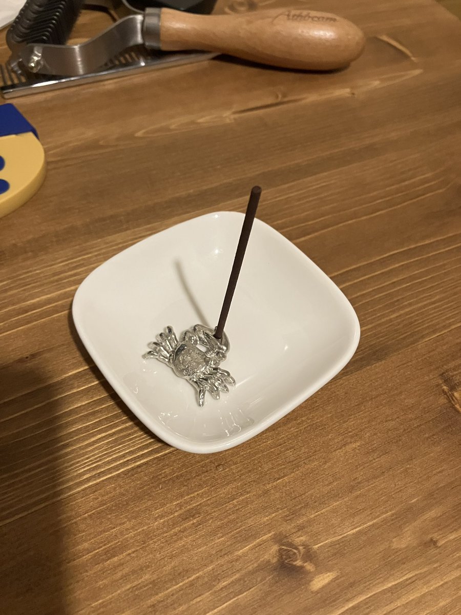 n_02000's tweet photo. カニの香立て
オ、ナイスデザイン https://t.co/e8uPl8E8rS