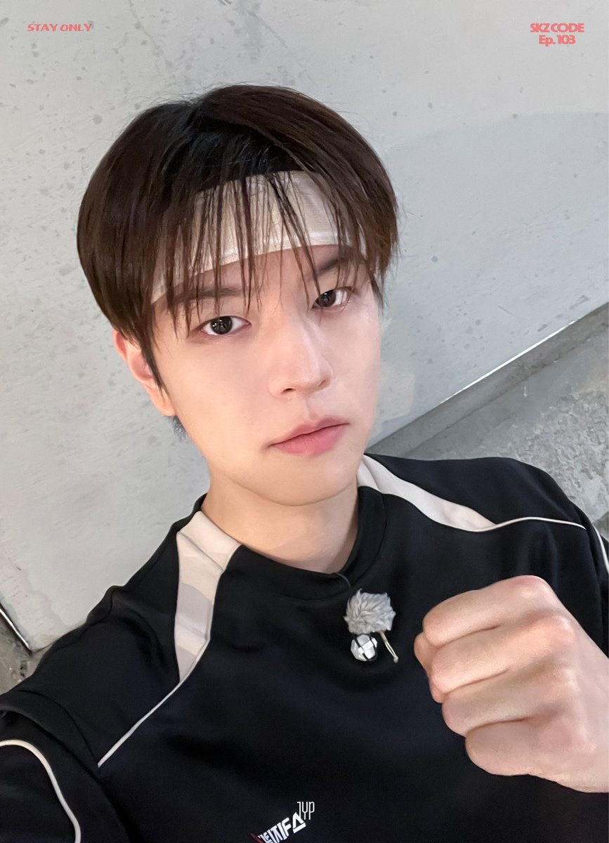 SEUNGM1NE's tweet photo. SKZ Code behind #Seungmin 🤍🐶 https://t.co/GYF3m4iheJ
