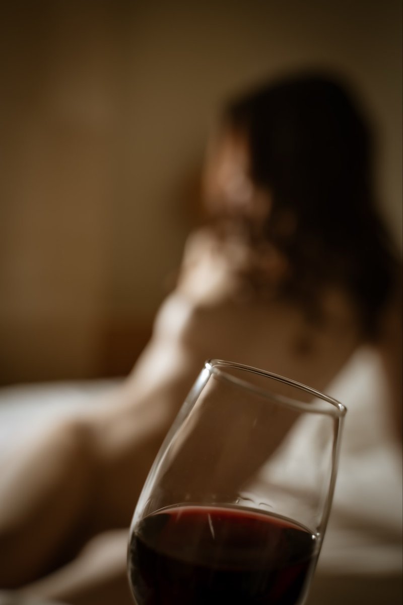 retro_hideaway's tweet photo. Looking through a wine glass https://t.co/hklgJH2YJ4