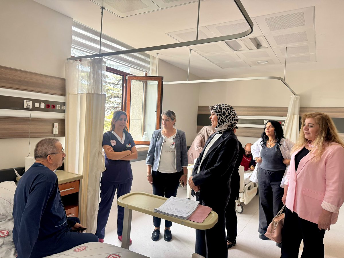 akkadinankara's tweet photo. İl Kadın Kolları Başkanımız Sn. @akgul_aysel ve İl Başkan Yardımcılarımız ile birlikte Ankara Eğitim ve Araştırma Hastanesi’nde tedavi gören hastalarımızı ziyaret etti. https://t.co/kVLBVa5qFg