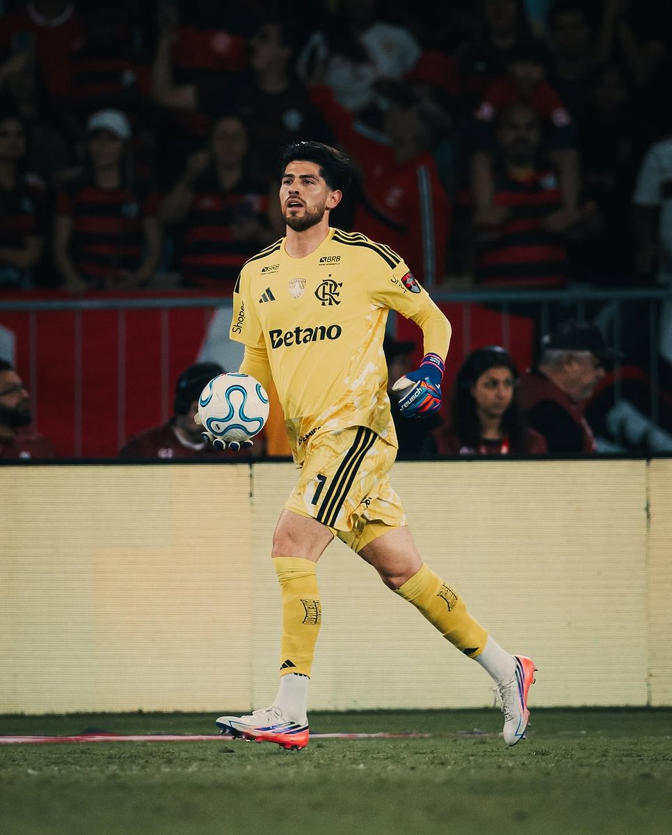 1rossiagustin's tweet photo. Classificados! Partiu semifinal. Juntos ate o final em busca da Glória Eterna! ¡Clasificados! Vamos a semifinales. Juntos hasta el final en busca de la Gloria Eterna. ❤️🖤 #VamosFlamengo https://t.co/ZFyhYxDSOH