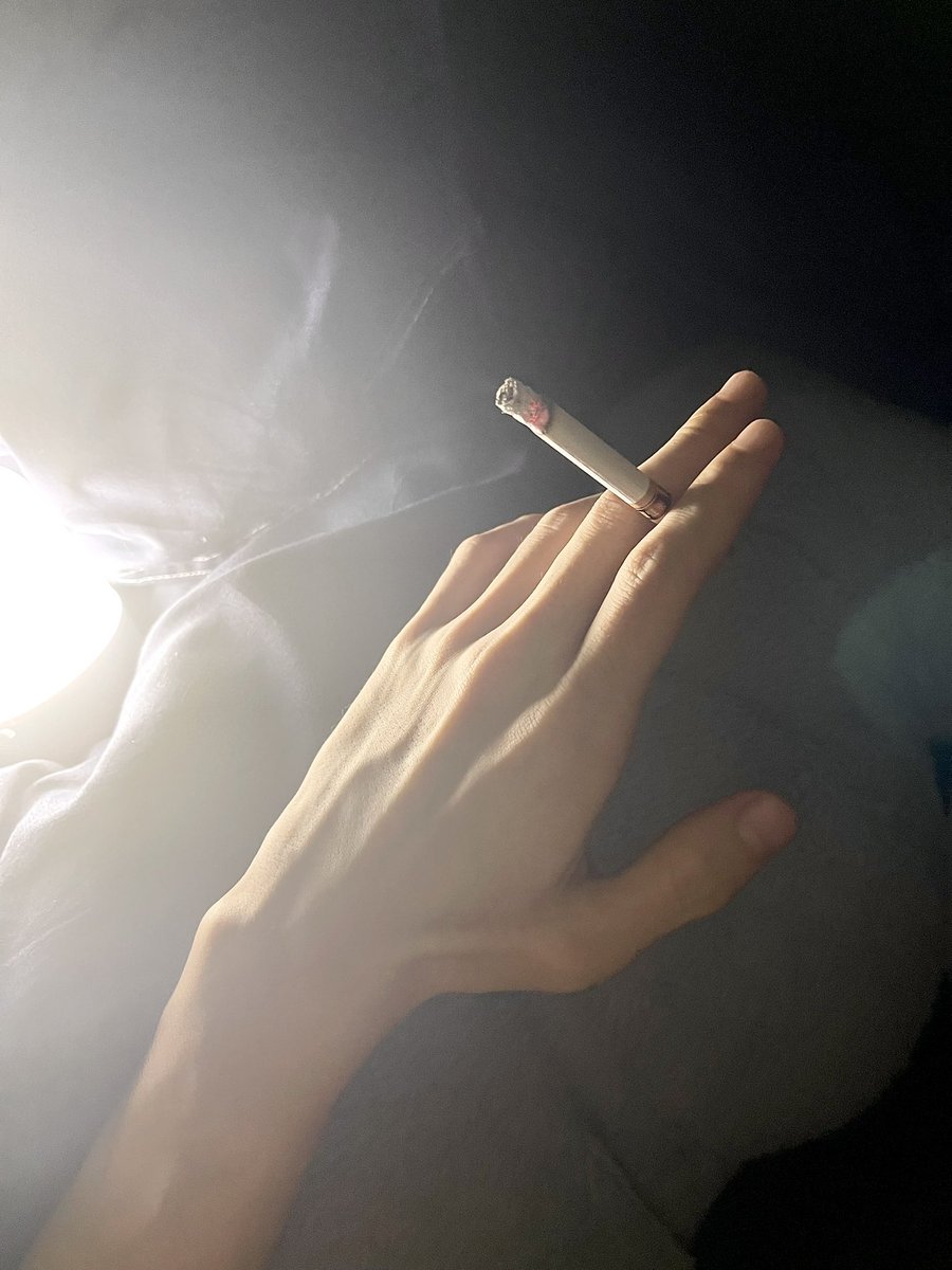 boyu36's tweet photo. 你说这玩意儿谁研究的呢？搁嘴里一吸一吐就得劲🤪
#手控 #青筋 https://t.co/yj1MSnXfoN