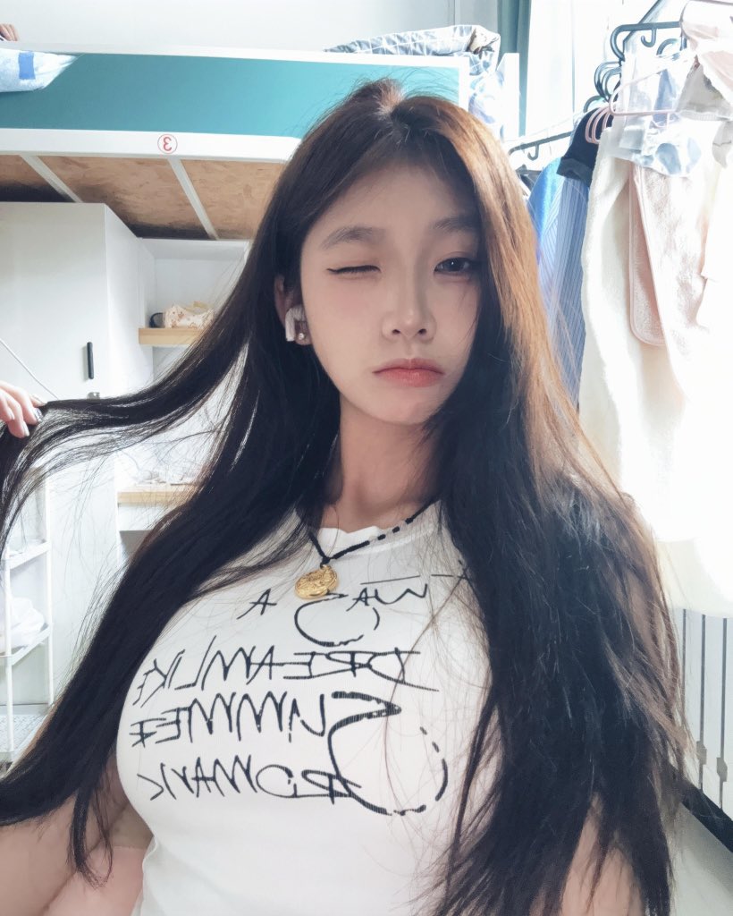AntiSharma's tweet photo. 分手了，那就放肆一下

06年的福谁要看，私就发

未成年不发

看完不许说我🐻黑！！！ https://t.co/eG733SFCbj