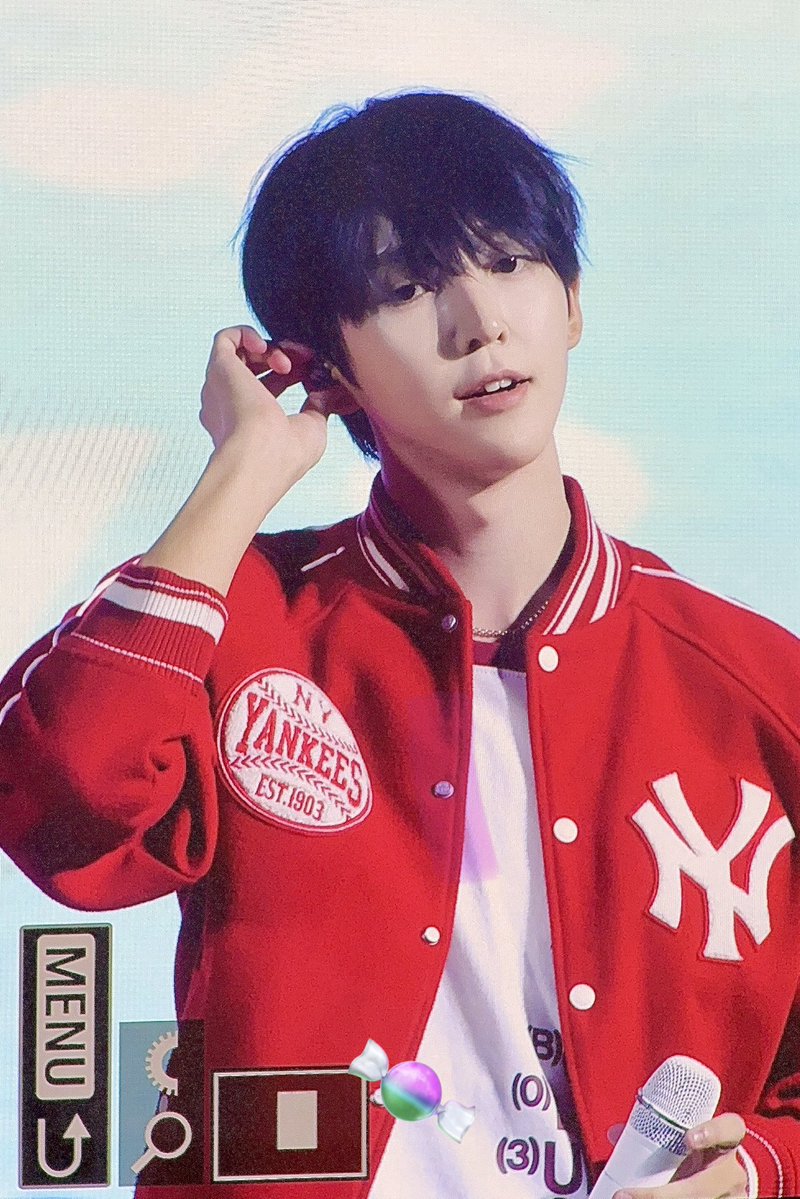 Kdhx2F's tweet photo. 260918 서울예대 

#킥플립 #동현 https://t.co/54J4yNvlvA