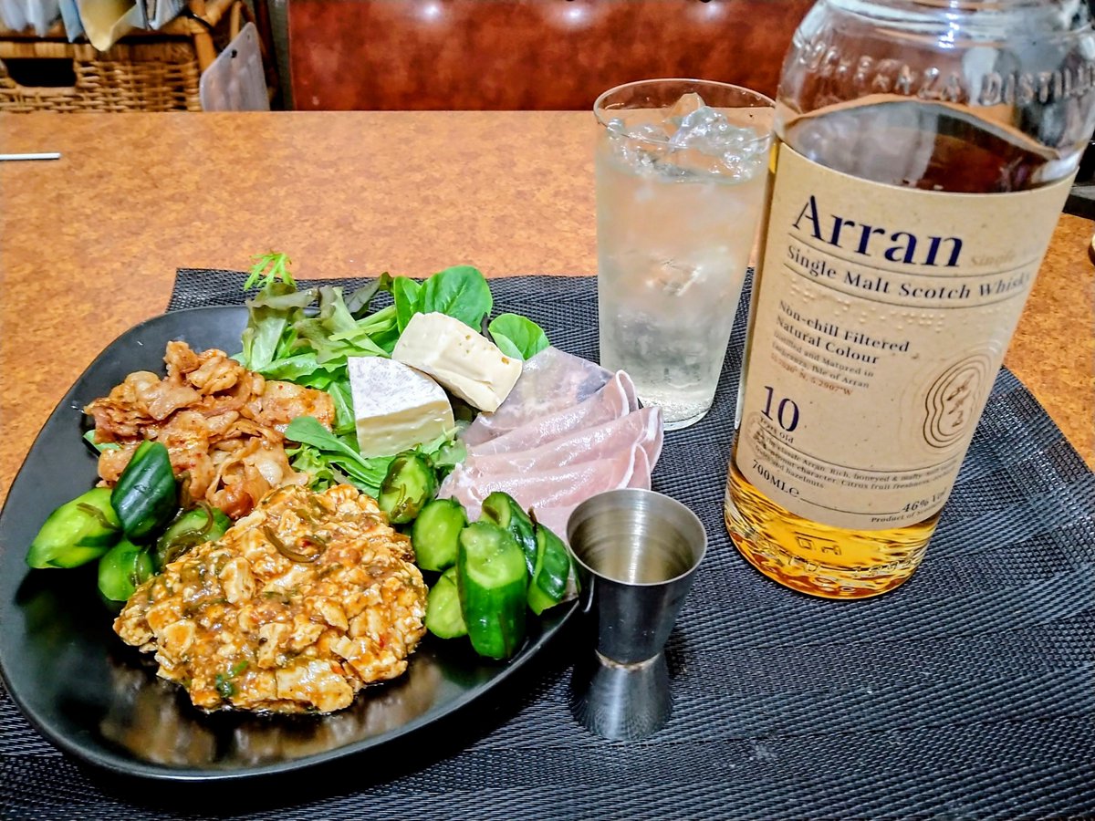 itumoBarBer's tweet photo. お疲れ様です😊アラン10年ハイボール。🧀生ハム。いただきます✨乾杯🍻　#アラン10 https://t.co/7M1N7x2kYC
