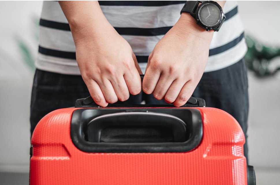 Samuel_Fabelo's tweet photo. El TJUE precisa que el transporte del equipaje tiene carácter accesorio respecto del transporte aéreo del pasajero. Para determinar la competencia judicial debe atenderse al contrato de transporte del pasajero..... https://t.co/V12rEgWW9E https://t.co/Tdp14O7P01