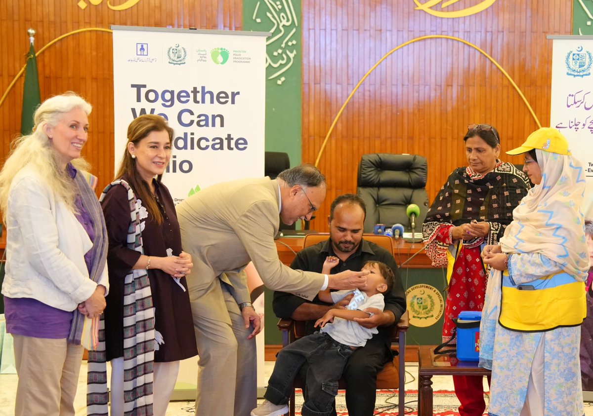 PakFightsPolio's tweet photo. Ahead of the upcoming polio vaccination campaign, the National Task Force for Polio Eradication met to review preparations and called for strong government leadership and collective action to reach every eligible child.

Federal Minister for Planning, Development and Special Initiatives Ahsan Iqbal, chaired the meeting on behalf of Prime Minister Shehbaz Sharif, formally inaugurated the campaign by administering polio drops to children. He urged officials to lead from the front and engage directly with communities and parents to strengthen vaccine acceptance.

The meeting was attended virtually by Federal Minister for Health Syed Mustafa Kamal and the Provincial Chief Secretaries. In person, it was attended by Ms. Ayesha Raza Farooq, Prime Minister’s Focal Person for Polio Eradication; Lt. General Kashif Nazir, Engineer-in-Chief; Dr. Muhammad Fakhre Alam Irfan, Federal Secretary for Health; Muhammad Anwaar-ul-Haq, National Coordinator for Polio Eradication; and members of the National Polio Core Team.

From 21–27 September 2026, polio teams will reach 31 million children under five across 115 districts, with more than 273,000 frontline workers mobilized for the campaign.

When polio teams visit your home, welcome them and make sure every child under five receives the polio vaccine.

Every dose protects. Every child matters. Together, we can end polio.

#PolioFreePakistan #EndPolio #VaccinesWork #Pakistan