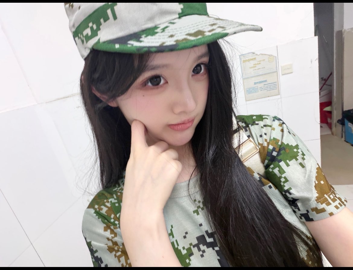 Tonifreix's tweet photo. 新人刚玩x🫣     

想发点照片  有人锐评女大福照吗

直接给不墨迹  发完我要删了.…… https://t.co/1vk0GkiysY