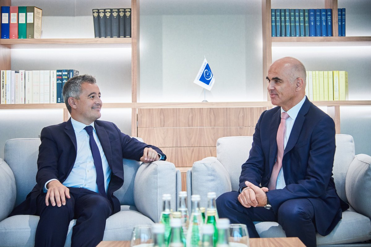 alain_berset's tweet photo. La signature par la France de trois instruments du Conseil de l’Europe constitue une avancée pour renforcer la lutte contre la criminalité et le terrorisme, ainsi que la protection de l’environnement par le droit pénal.

Merci, cher ministre @GDarmanin, pour cet engagement concret en faveur de l’espace juridique commun européen.

@RepFranceCdE