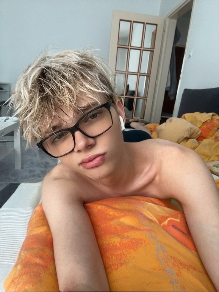 isra85061's tweet photo. Hot🥵🏳️‍🌈 https://t.co/tMWHCkcYdl