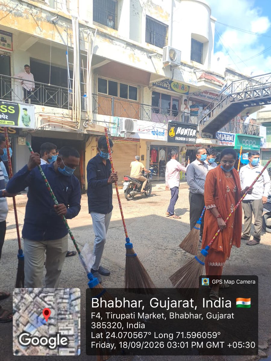 BhabharNP's tweet photo. આજરોજ ભાભર નગરપાલિકા તથા ભારતીય જનતા પાર્ટી ભાભર શહેર સંગઠન દ્વારા તિરુપતિ માર્કેટમાં સફાઈ અભિયાનનું આયોજન કરવામાં અવાયું.
@sbmugujarat @rcmgandhinagar @CollectorVT https://t.co/OZm9lI9wMr