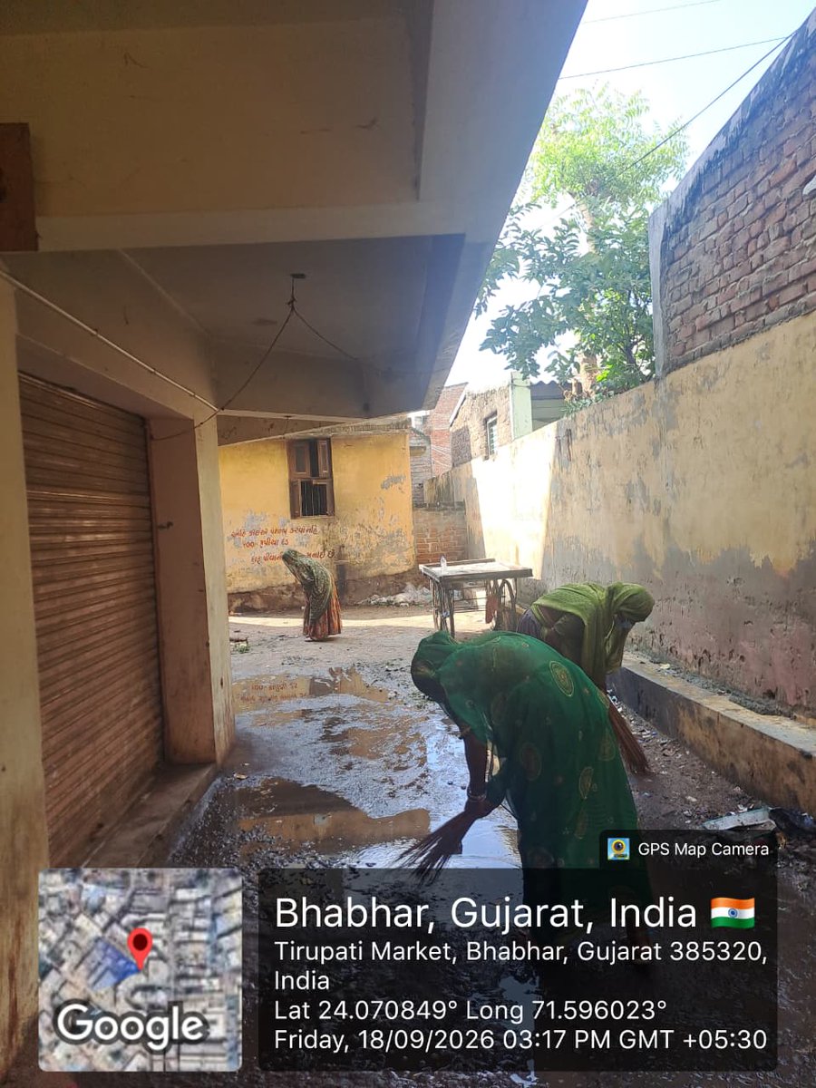 BhabharNP's tweet photo. આજરોજ ભાભર નગરપાલિકા તથા ભારતીય જનતા પાર્ટી ભાભર શહેર સંગઠન દ્વારા તિરુપતિ માર્કેટમાં સફાઈ અભિયાનનું આયોજન કરવામાં અવાયું.
@sbmugujarat @rcmgandhinagar @CollectorVT https://t.co/OZm9lI9wMr