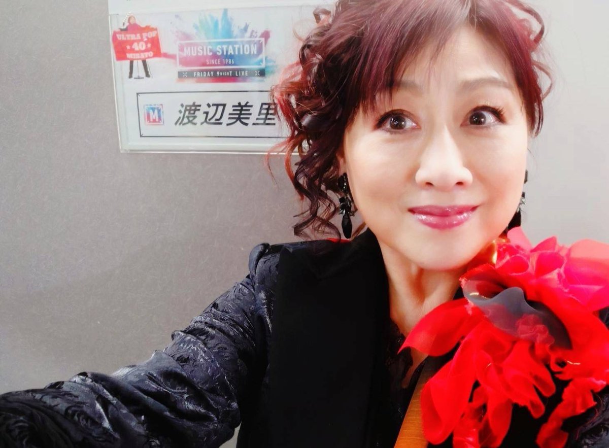 Mst_com's tweet photo. 【#Mステ 放送中】
⠀
このあとは渡辺美里👏
⠀
名曲「My Revolution」を
31年ぶりに披露✨✨
⠀
💬コメント
見てくださっている方々に　この歌が届きますように。
⠀
#ウラステ 楽屋前で🙂✨📷 https://t.co/CoP6MNOFWI