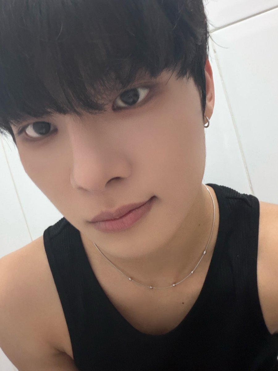 YOUNITE_twt's tweet photo. 머리 다시 하느라 덮머

#시온 #SION https://t.co/z5OHbn0EVU