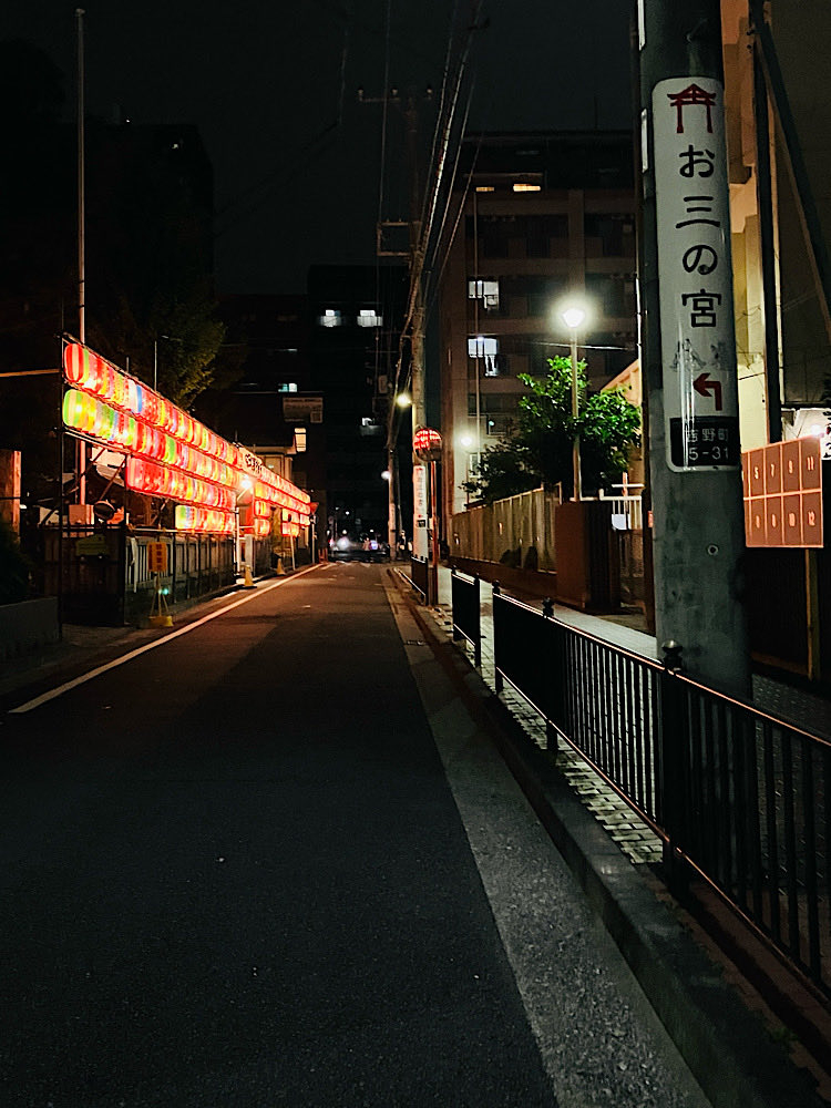 shojik_tr's tweet photo. 始まります⛩️
右の反射は市長パワハラ選挙のポスター掲示板🪧こちらは1ヶ月後 https://t.co/fNMLQKhMPE