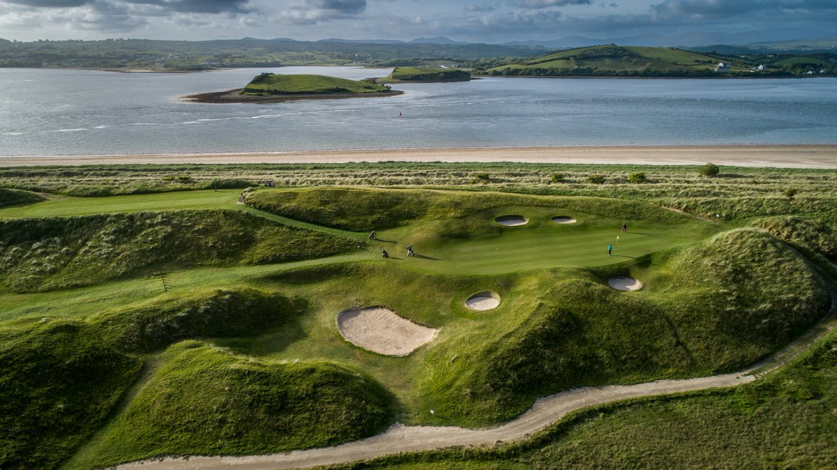 DGgolfguide's tweet photo. Stretching across nine counties and encompassing a remarkable collection of more than 100 golf courses, the province of Ulster is a destination of extraordinary variety➡️https://t.co/WIzZCW1RHp

#DonegalGolf #MaloneGolf #ConcraWood #SlieveRussell #Castlerock #Portstewart #Galgorm https://t.co/Vw8z99wumc