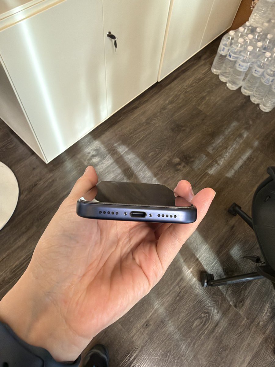 thisiswhobare's tweet photo. ส่งต่อไอโฟน 17 pro 256gb
สี deep blue
แบต97% ไม่มีตำหนิ ครบกล่อง

ส่งต่อ 33,900 

สาเหตุเปลี่ยนเป็น 18 
นัดรับได้ ทาวน์อินทาวน์ ลาดพร้าว รามคำแหงคะ
#ไอโฟนมือสอง #ไอโฟน #ส่งต่อไอโฟน #ไอโฟนมือ2 https://t.co/lhEpL5S1O0
