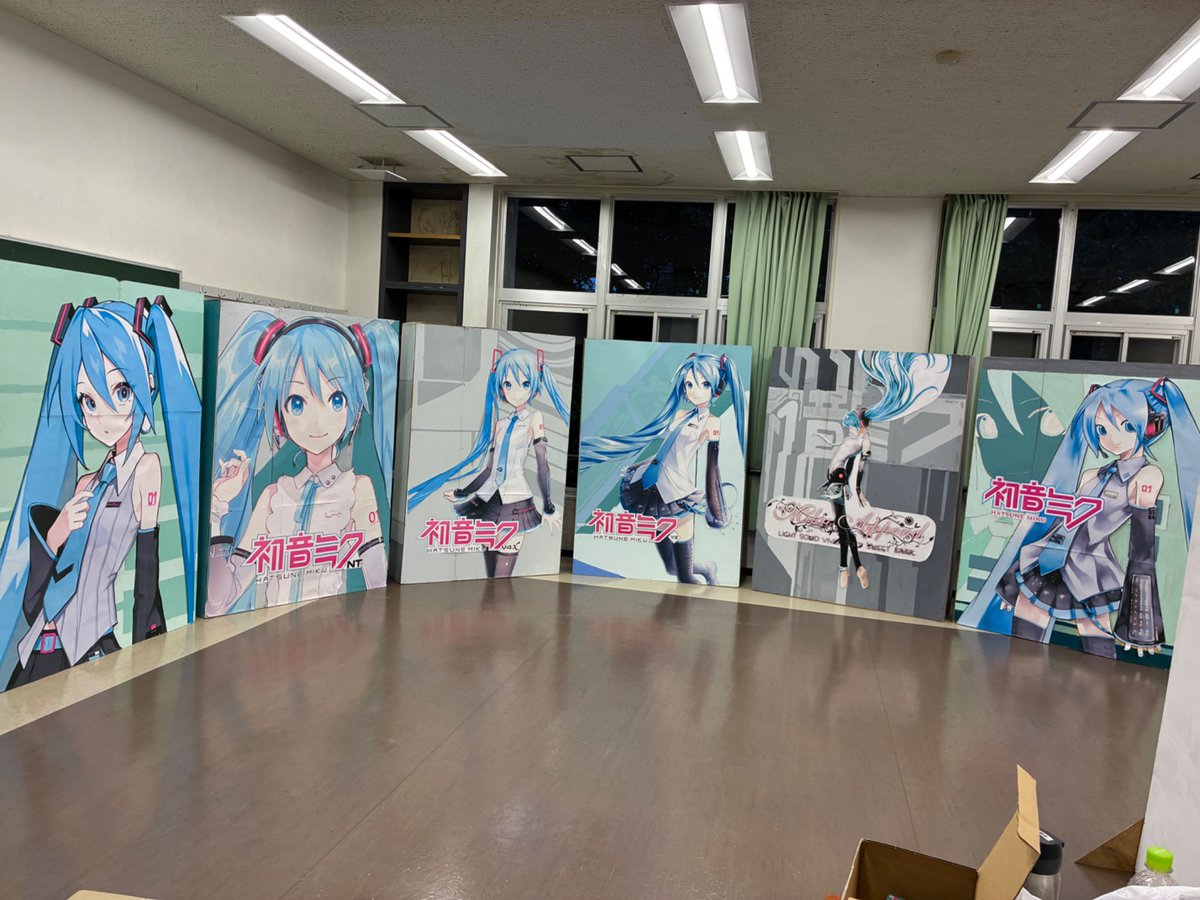 39_KAISEI's tweet photo. 前日準備が無事完了いたしました！
そしていよいよMIKU KAISEI for futureは明日開催！
数々の展示とライブをお楽しみに！ https://t.co/WOrxy0JWy3