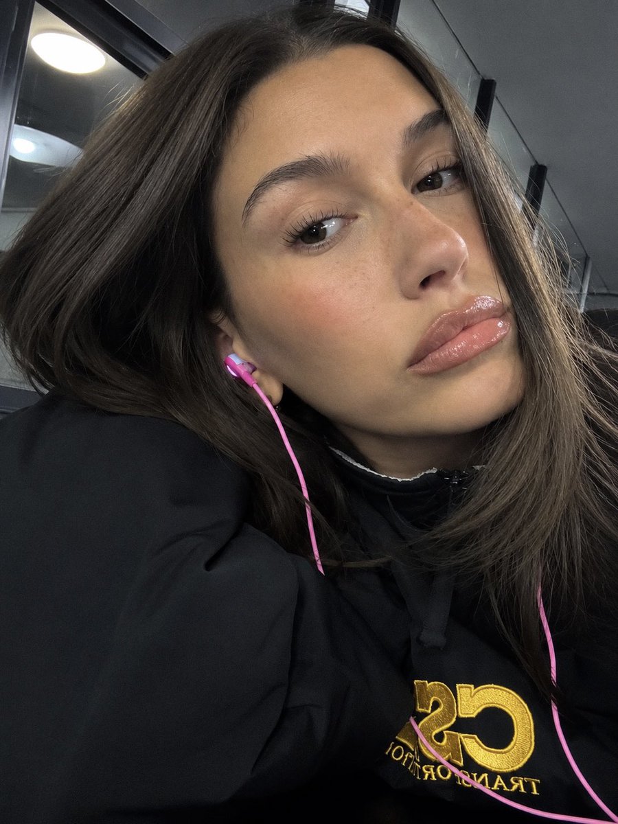 JAILEYSWRLD's tweet photo. hailey bieber 😍 https://t.co/em6GYCvNM3