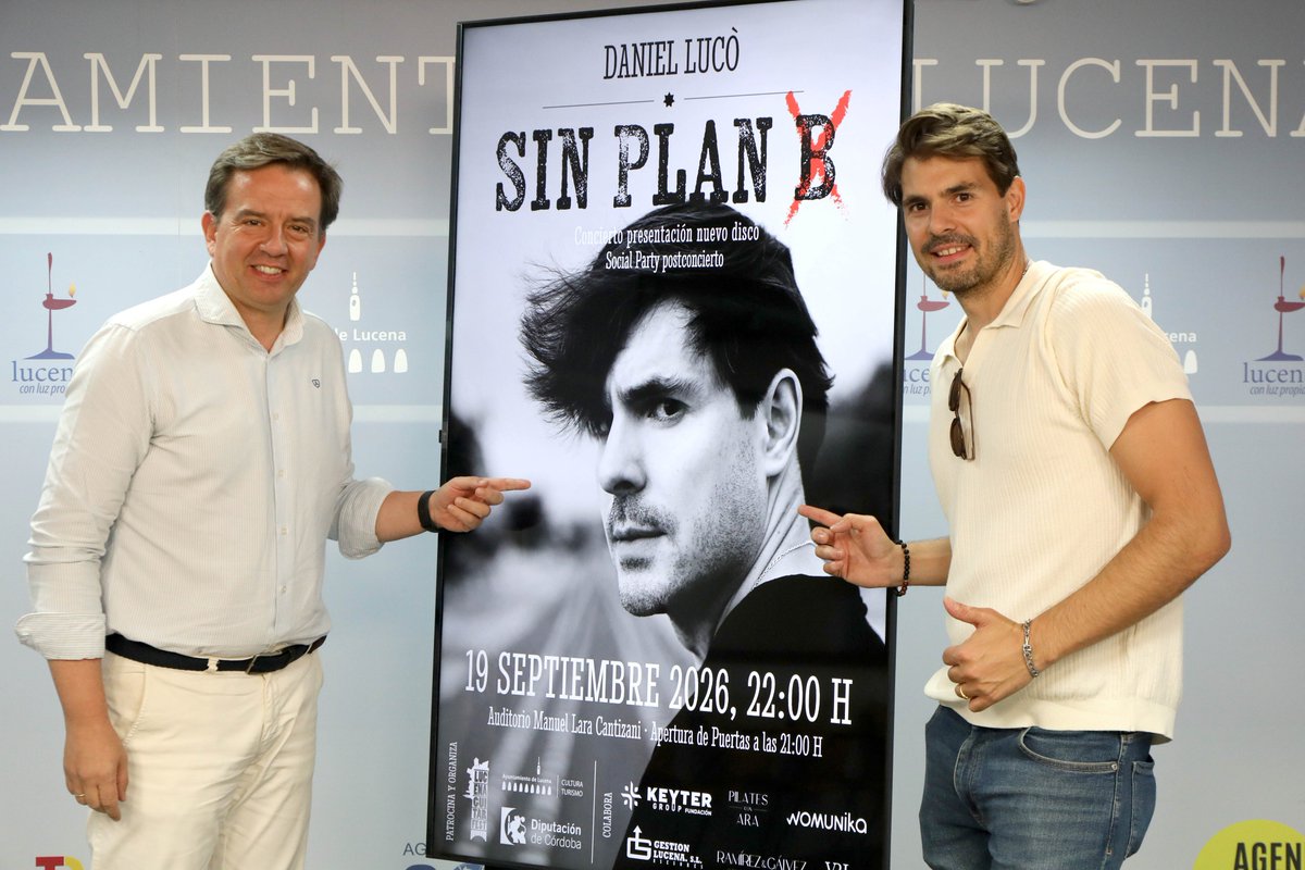 AytoLucena's tweet photo. 🎶 A pocas horas de una noche muy especial para Daniel Lucó, nuestro alcalde Aurelio Fernández ha mostrado su apoyo al artista lucentino, que mañana presenta en casa su nuevo disco, “Sin Plan B” (Auditorio Municipal, 22:00h).

🎟️ Van más de 400 entradas ¡no te quedes sin la tuya! https://t.co/HtXgh0FLEr