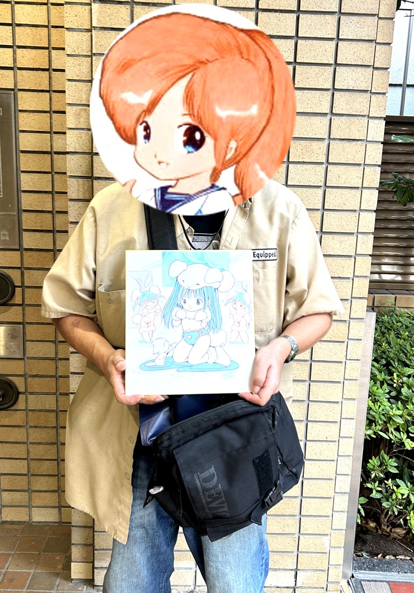 kimirito's tweet photo. 【ゆる募集中】
以前、内山亜紀先生が、かつての学友に騙されて、個展という名で貸し出した原画を全部売っぱわられた、という話をしたと思います。詐欺案件。

https://t.co/gQ14AEPzaM

で、今はその原稿を買い戻す、ということはやってないかわりに、復刻のために高解像度スキャンだけデータで返してください。もしくは、一時的に貸し出してくださいという活動を地味に行っています。もう５人くらい協力していただいています。

今日も、以前この詐欺事件を知った、原稿購入者に方から申し出を受け、一時的にスキャンに協力していただきました。協力していただいた方には、なんと内山亜紀先生書き下ろしのサイン色紙をプレゼントしていますので、もしご協力してもいいという方がいましたら、お返事かDM等でお知らせいただければ幸いです。
（写真は、プレゼントした色紙と申し出ていただいた方）