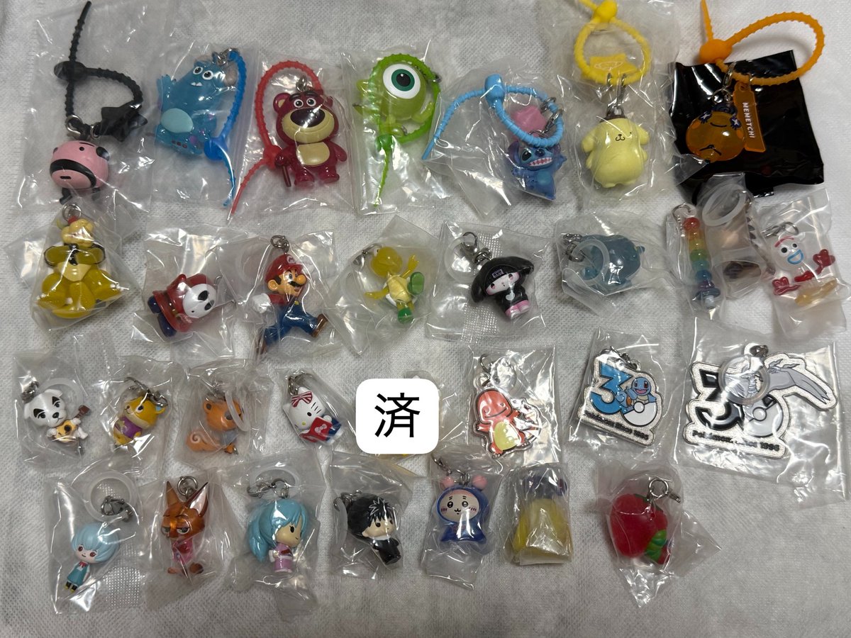 ___knt428's tweet photo. サンリオ Halloween ハロウィン めじるしアクセサリー マリオ ちいかわ どうぶつの森　ポケモン メタモン 交換

譲　画像1枚目 ピクサー くまのがっこう

求　画像2.3.4枚目　スージーズー Suzy's Zoo いちごシナモン　めんだこ

郵送交換希望お気軽にお声掛けください。 https://t.co/1qFp1QPRl4