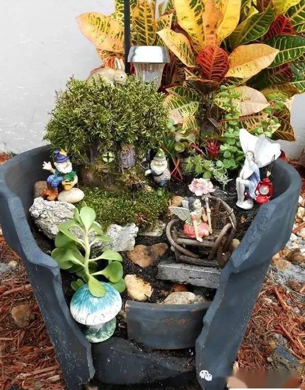 Len_mcfreakyy's tweet photo. Turned an old wooden pallet into a cute outdoor side table for my balcony – zero waste, full charm ， https://t.co/49zcyRnUv3