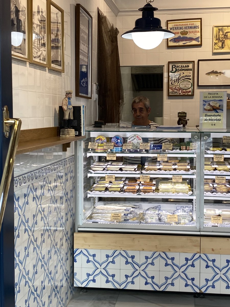 bertieespinosa's tweet photo. Atisbos de vida de barrio en Salamanca (Madrid) https://t.co/WDMK8Wt21g