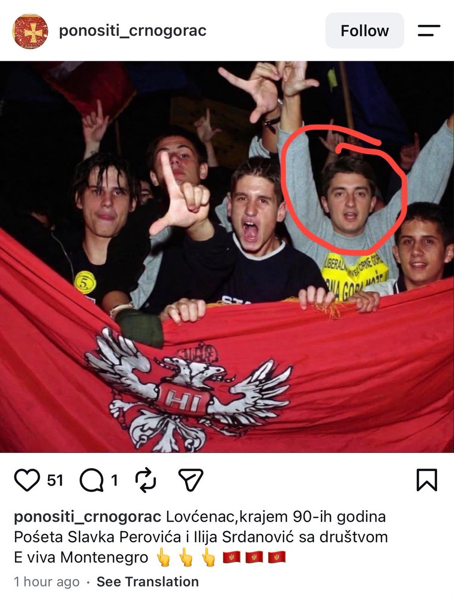 AksaNikolic's tweet photo. Od malena je bio “ponositi” Crnogorac 🤦‍♀️

Ilija Srdanović krajem 90-tih na Lovćenu ponosno pokazuje znak L
Prvi na Studentskoj listi!!! 😡 https://t.co/2mX3AiNJrU